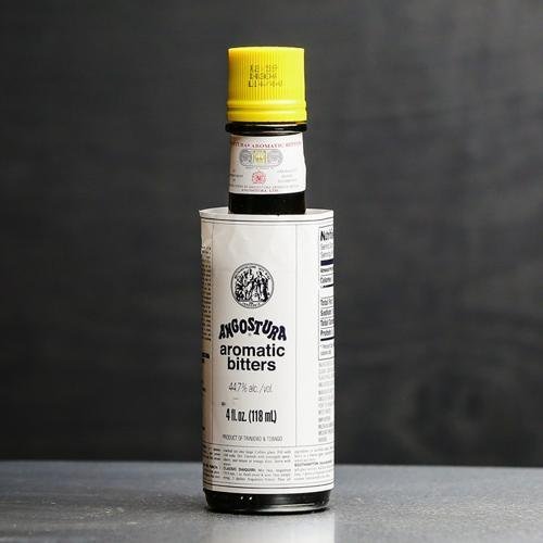 Angostura aromatic bitters üveg, szürke háttérrel