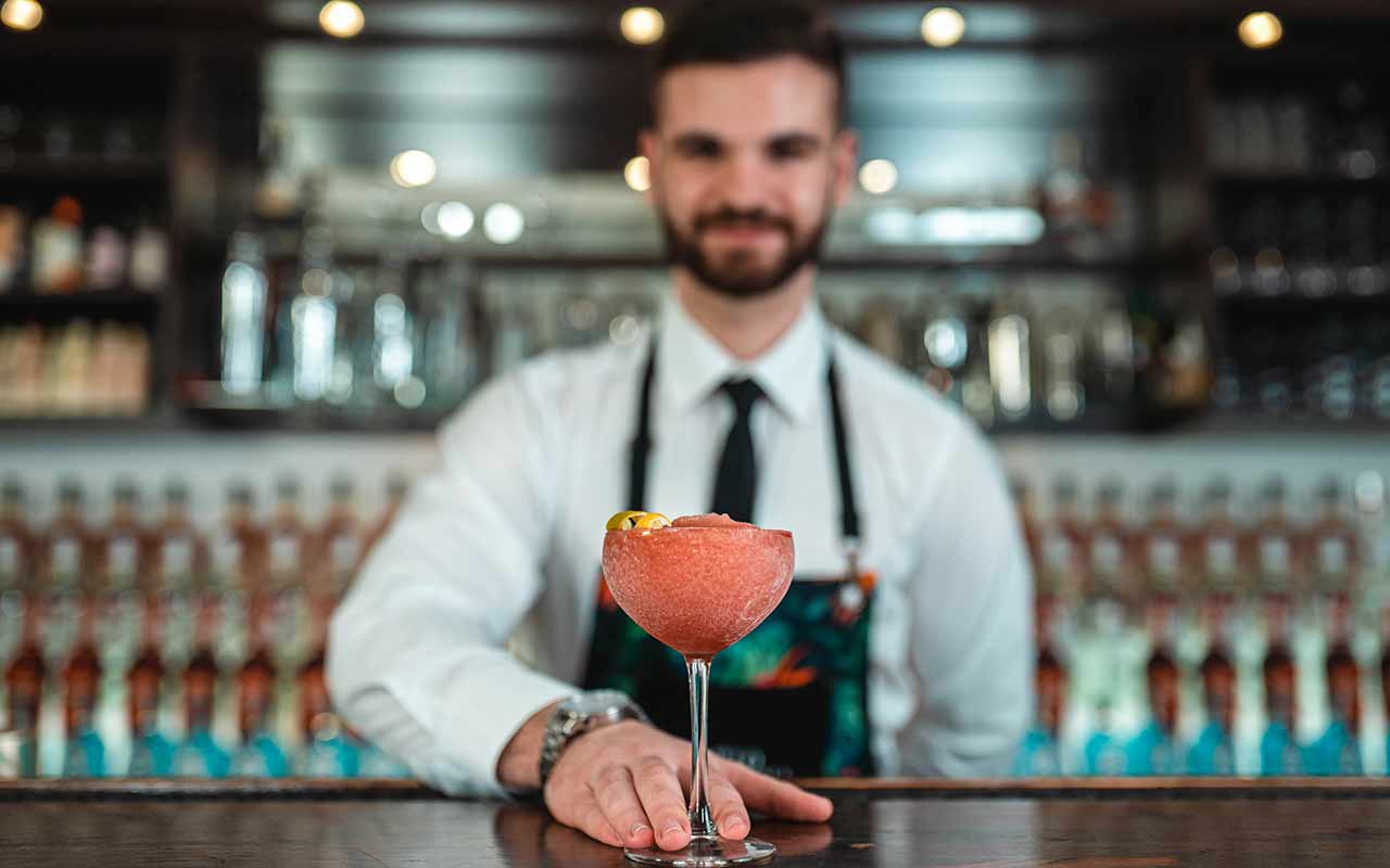 karrier lehetőség a vendéglátásban - miért végezd el a mixer tanfolyamot